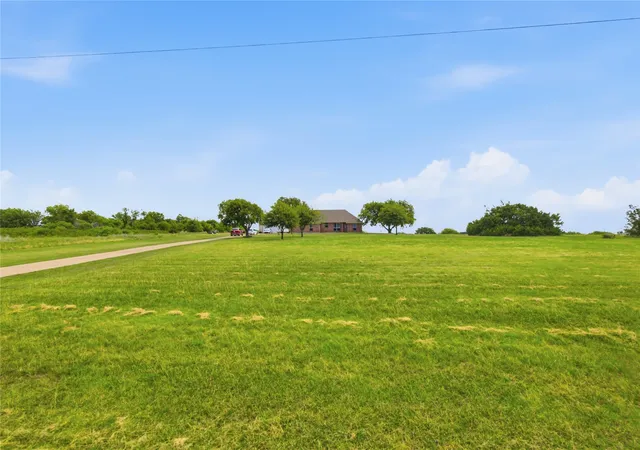 Photo 3 of Single family home for sale at 8116 Clearview Ct, Cresson, TX 76035 | MLS# 21310888 | Listing updated on 2026-09-09