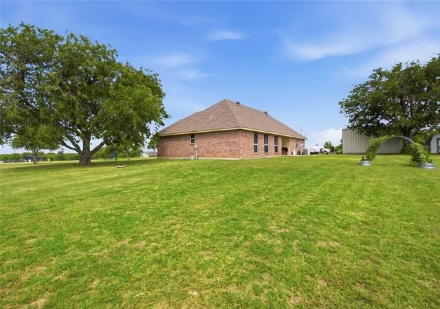 Photo 4 of Single family home for sale at 8116 Clearview Ct, Cresson, TX 76035 | MLS# 21310888 | Listing updated on 2026-09-09