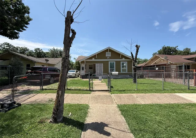 Single family home for sale at 3010 Jerome St, Dallas, TX 75223 | MLS# 21313570