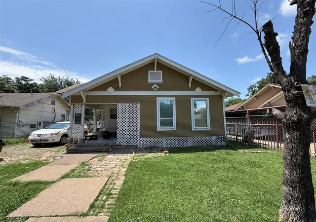 Photo 2 of Single family home for sale at 3010 Jerome St, Dallas, TX 75223 | MLS# 21313570 | Listing updated on 2026-09-11