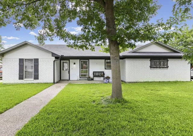 Single family home for sale at 224 Crockett, Hewitt, TX 76643 | MLS# 21313500