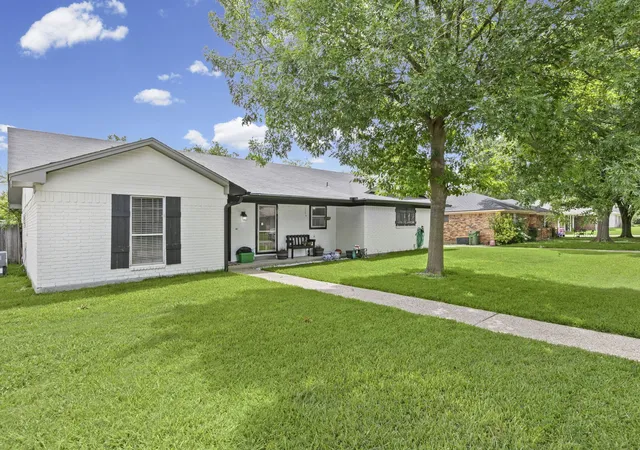 Photo 2 of Single family home for sale at 224 Crockett, Hewitt, TX 76643 | MLS# 21313500 | Listing updated on 2026-10-05