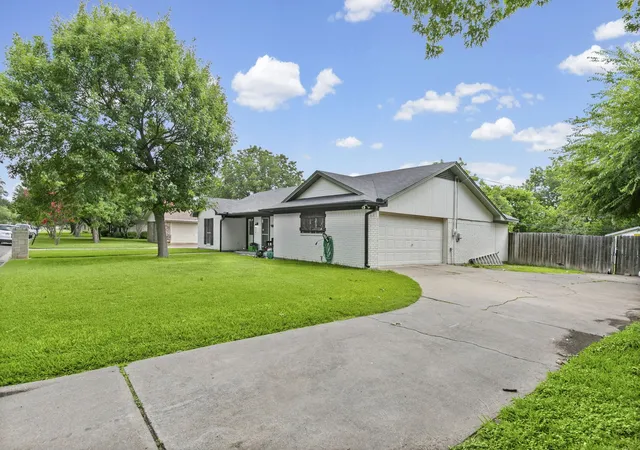 Photo 3 of Single family home for sale at 224 Crockett, Hewitt, TX 76643 | MLS# 21313500 | Listing updated on 2026-10-05