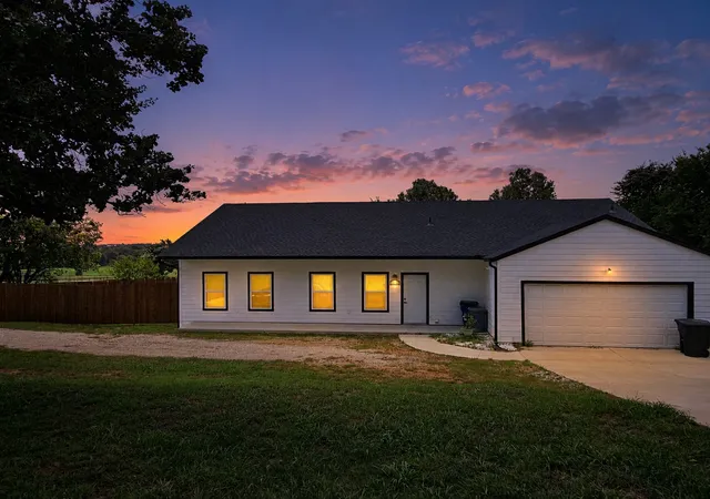 Photo 2 of Single family home for sale at 1409 County Road 913, Burleson, TX 76028 | MLS# 21313622 | Listing updated on 2026-09-11