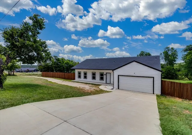 Photo 3 of Single family home for sale at 1409 County Road 913, Burleson, TX 76028 | MLS# 21313622 | Listing updated on 2026-09-11