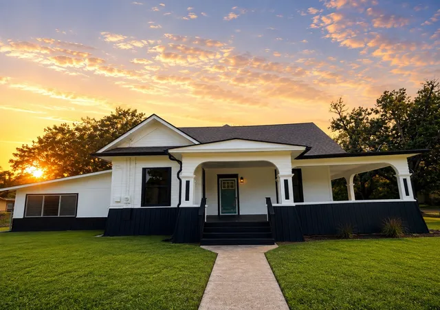 Photo 1 of Sale Pending at 402 E Navasota St, Groesbeck, TX 76642 | MLS# 21308646 | Listing updated on 2026-09-12