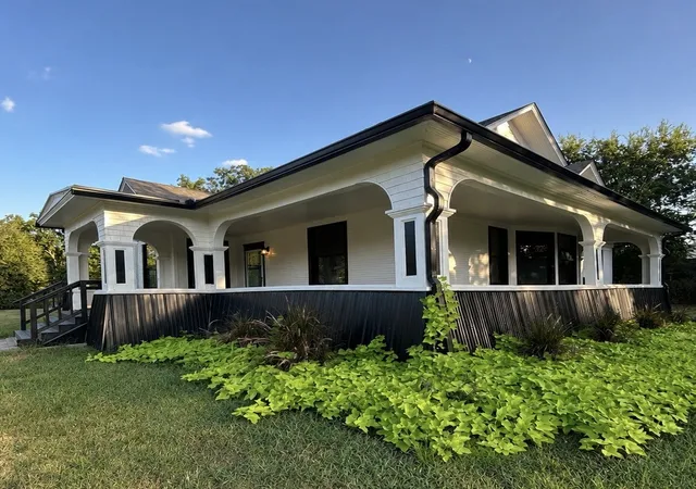 Photo 2 of Sale Pending at 402 E Navasota St, Groesbeck, TX 76642 | MLS# 21308646 | Listing updated on 2026-09-12