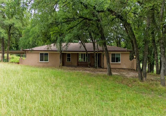 Photo 1 of Single family home for sale at 1517 Oakridge Ct W, Azle, TX 76020 | MLS# 21291356 | Listing updated on 2026-09-09