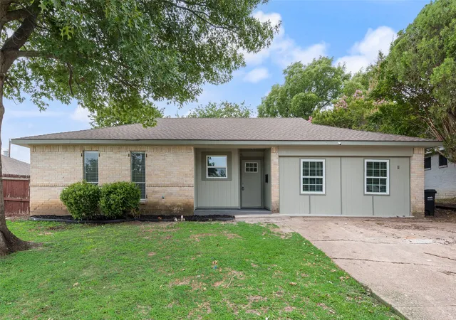 Photo 2 of Sale Pending at 2514 Bobwhite Blvd, Mesquite, TX 75149 | MLS# 21308881 | Listing updated on 2026-09-11