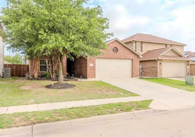 Photo 2 of Single family home for sale at 4117 Tiburon St, Fort Worth, TX 76106 | MLS# 21313510 | Listing updated on 2026-09-11