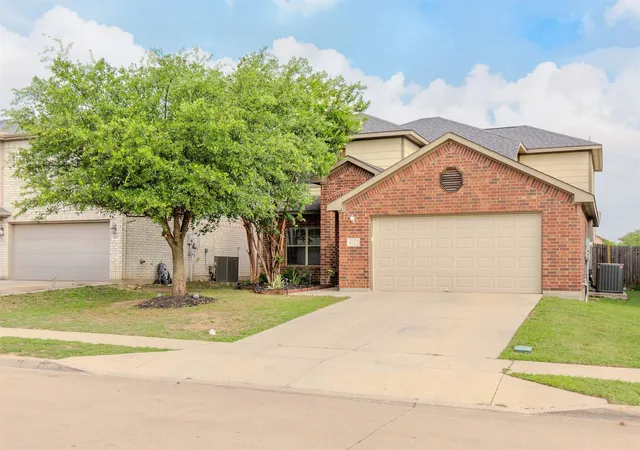 Photo 3 of Single family home for sale at 4117 Tiburon St, Fort Worth, TX 76106 | MLS# 21313510 | Listing updated on 2026-09-11