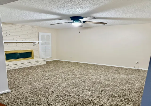 Photo 3 of Townhouse for sale at 2010 Westkendal Ln, Arlington, TX 76015 | MLS# 21313024 | Listing updated on 2026-09-09