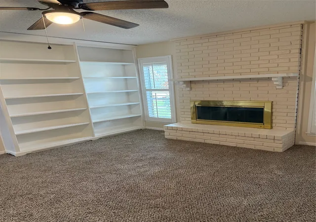 Photo 3 of Townhouse for sale at 2010 Westkendal Ln, Arlington, TX 76015 | MLS# 21313024 | Listing updated on 2026-09-09