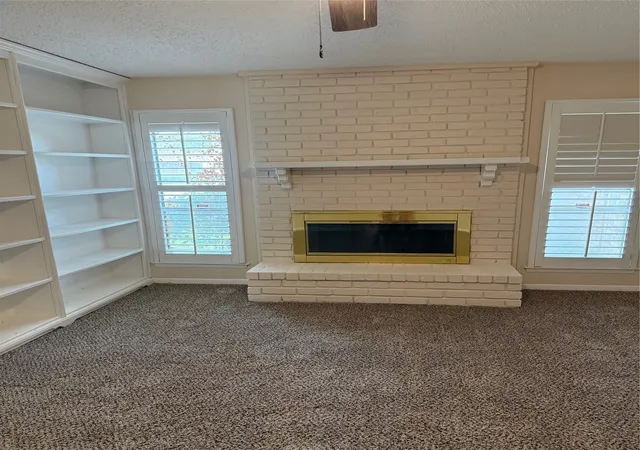 Photo 4 of Townhouse for sale at 2010 Westkendal Ln, Arlington, TX 76015 | MLS# 21313024 | Listing updated on 2026-09-09