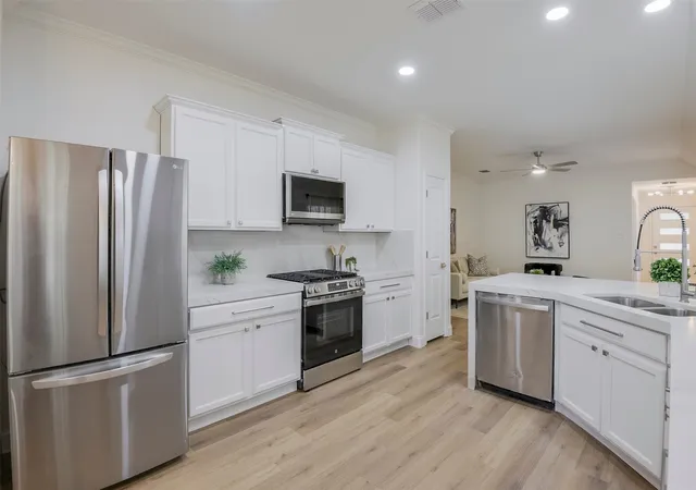 Photo 1 of Single family home for sale at 2828 Houston Wood Dr, Fort Worth, TX 76244 | MLS# 21311235 | Listing updated on 2026-09-09
