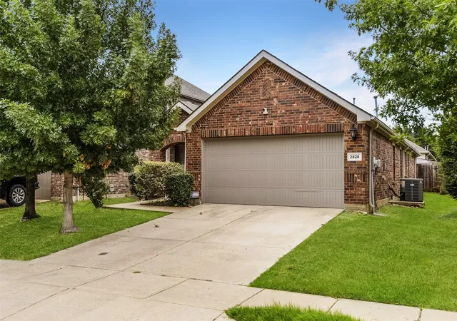 Photo 3 of Single family home for sale at 2828 Houston Wood Dr, Fort Worth, TX 76244 | MLS# 21311235 | Listing updated on 2026-09-09