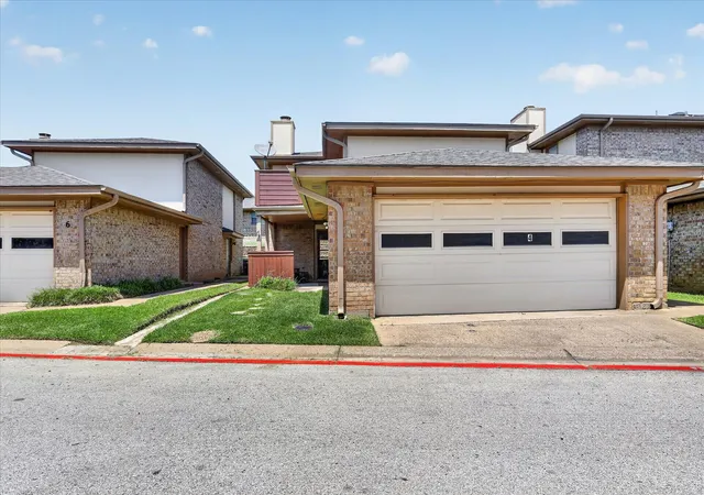 Photo 2 of Sale Pending at 4 Cedar Ln, Bedford, TX 76021 | MLS# 21312976 | Listing updated on 2026-09-14