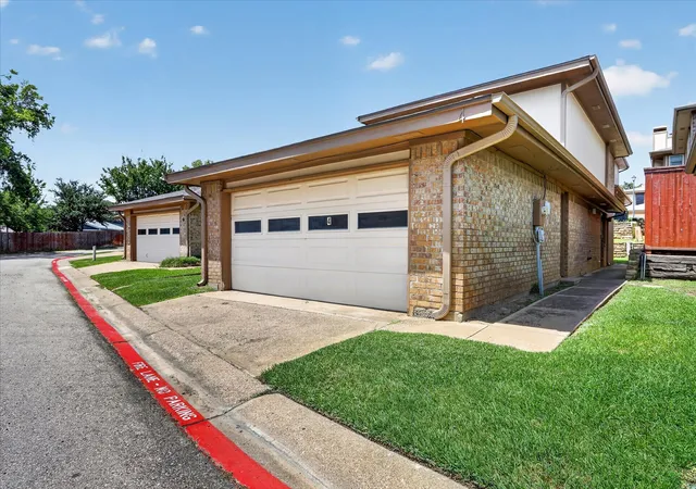 Photo 3 of Sale Pending at 4 Cedar Ln, Bedford, TX 76021 | MLS# 21312976 | Listing updated on 2026-09-14