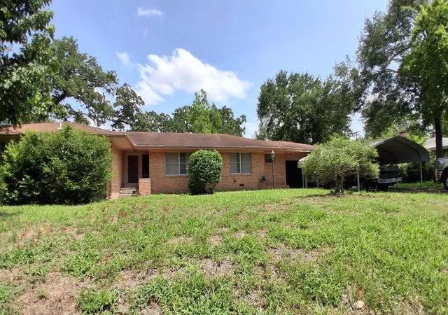Photo 2 of Sale Pending at 913 Lazy Ln, Bryan, TX 77802 | MLS# 21313354 | Listing updated on 2026-09-14