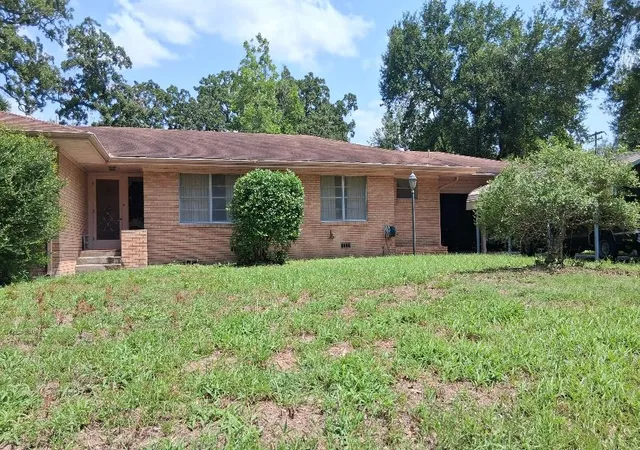 Photo 3 of Sale Pending at 913 Lazy Ln, Bryan, TX 77802 | MLS# 21313354 | Listing updated on 2026-09-14