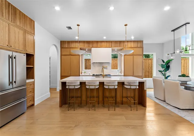Photo 4 of Sale Pending at 10344 Country Club Dr, Dallas, TX 75218 | MLS# 21313749 | Listing updated on 2026-09-23