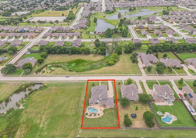 Photo 3 of Sale Pending at 1424 Bassett Hound Dr, Haslet, TX 76052 | MLS# 21305953 | Listing updated on 2026-09-11