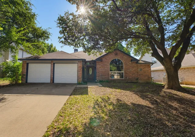 Photo 1 of Sale Pending at 7512 Lake Arrowhead Dr, Fort Worth, TX 76137 | MLS# 21311197 | Listing updated on 2026-07-29
