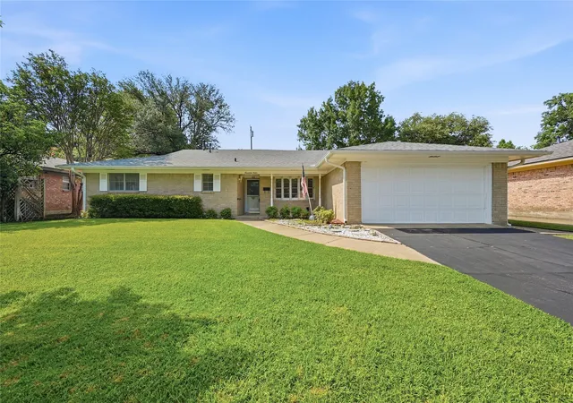 Single family home for sale at 1712 Oakhill Dr, Sherman, TX 75092 | MLS# 21313776
