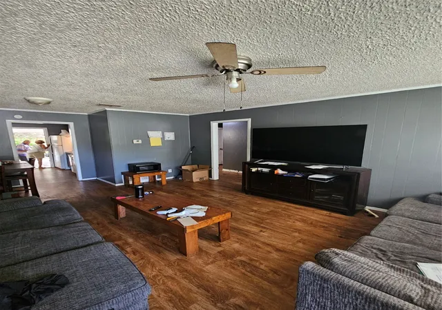 Listing Photo 4 - Condo for sale in building located at 1902 Maplewood Ct, Gainesville, TX 76240 - Unit #1904