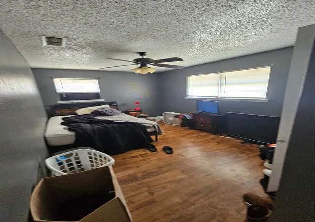 Listing Photo 5 - Condo for sale in building located at 1902 Maplewood Ct, Gainesville, TX 76240 - Unit #1904