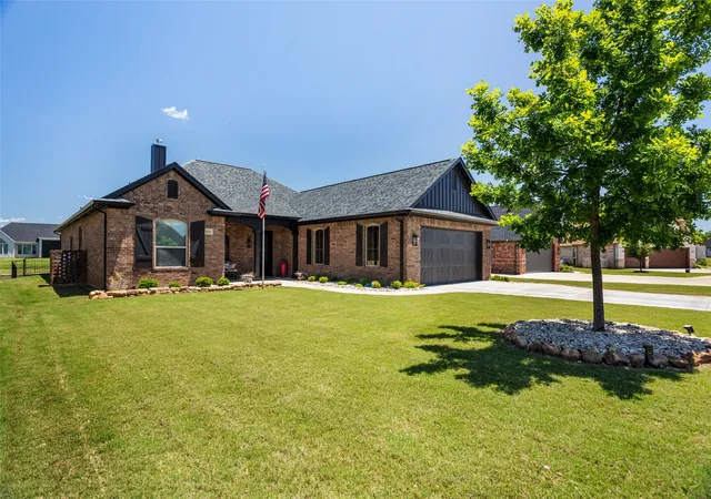 Photo 2 of Single family home for sale at 6214 Beretta Ct, Granbury, TX 76049 | MLS# 21313945 | Listing updated on 2026-09-14