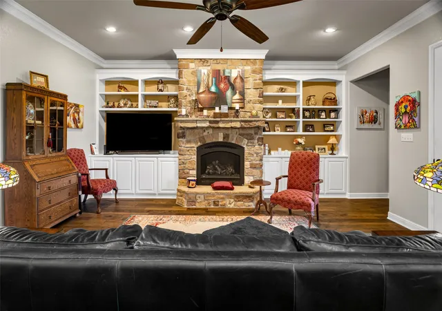 Photo 4 of Single family home for sale at 6214 Beretta Ct, Granbury, TX 76049 | MLS# 21313945 | Listing updated on 2026-09-14