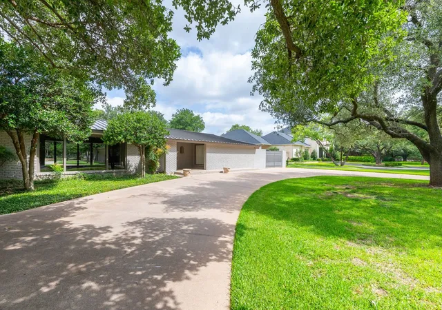 Photo 1 of Single family home for sale at 1760 River Oaks Rd, Abilene, TX 79605 | MLS# 21312145 | Listing updated on 2026-09-21