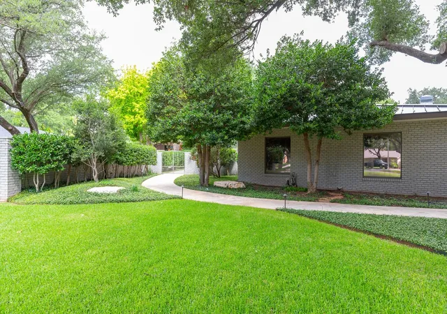 Photo 3 of Single family home for sale at 1760 River Oaks Rd, Abilene, TX 79605 | MLS# 21312145 | Listing updated on 2026-09-21