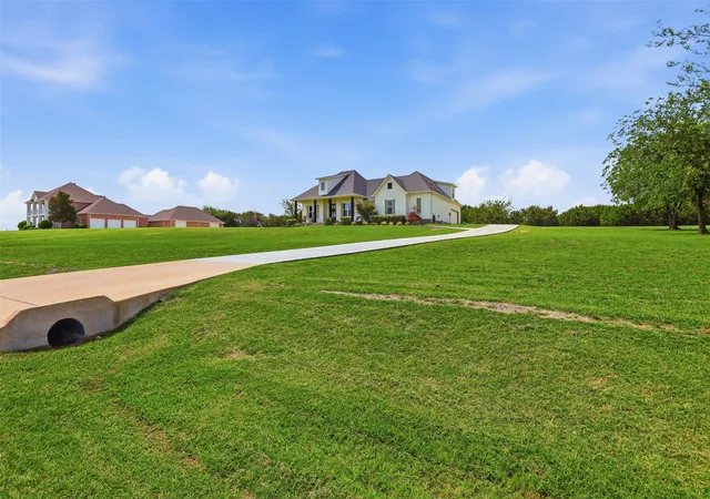 Photo 2 of Single family home for sale at 400 Stone Mountain Ct, Cresson, TX 76035 | MLS# 21302907 | Listing updated on 2026-10-04