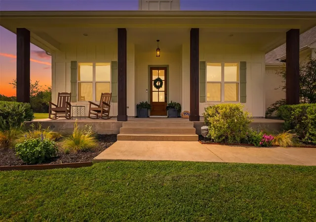 Photo 4 of Single family home for sale at 400 Stone Mountain Ct, Cresson, TX 76035 | MLS# 21302907 | Listing updated on 2026-10-04