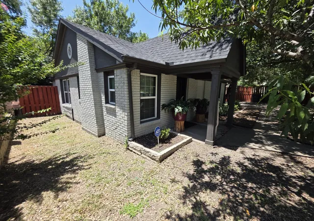 Photo 2 of Single family home for sale at 532 Griffith Ave, Dallas, TX 75208 | MLS# 21314006 | Listing updated on 2026-08-01