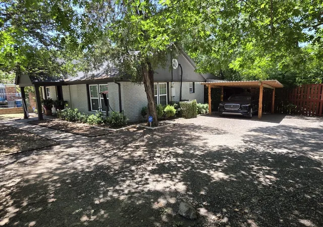 Photo 3 of Single family home for sale at 532 Griffith Ave, Dallas, TX 75208 | MLS# 21314006 | Listing updated on 2026-08-01
