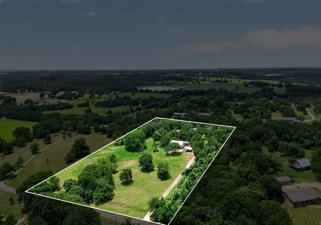 Photo 3 of Single family home for sale at 1300 Shannon Dr, Cleburne, TX 76031 | MLS# 21290978 | Listing updated on 2026-09-12