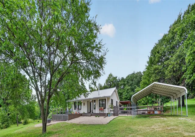 Photo 3 of Single family home for sale at 1300 Shannon Dr, Cleburne, TX 76031 | MLS# 21290978 | Listing updated on 2026-09-12