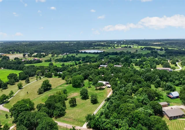 Photo 4 of Single family home for sale at 1300 Shannon Dr, Cleburne, TX 76031 | MLS# 21290978 | Listing updated on 2026-09-12