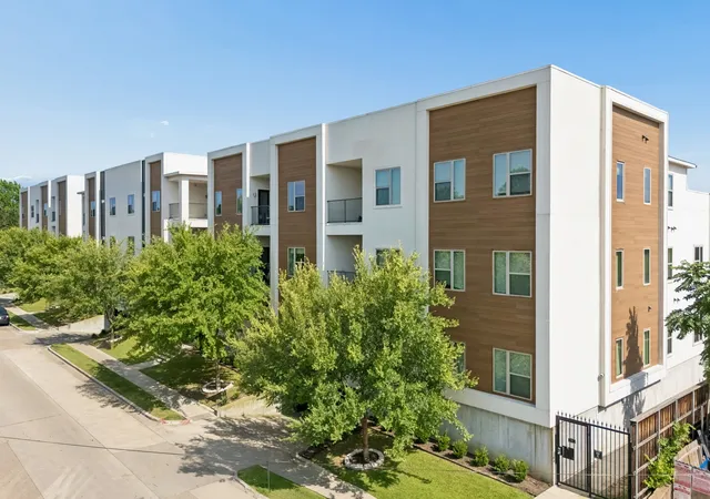 Photo 2 of Condo for sale at 5710 Mccommas Blvd #101, Dallas, TX 75206 | MLS# 21312626 | Listing updated on 2026-09-10