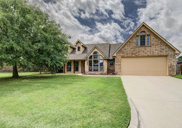 Photo 1 of Single family home for sale at 2105 Ridgewood Dr, Bridgeport, TX 76426 | MLS# 21310511 | Listing updated on 2026-09-11