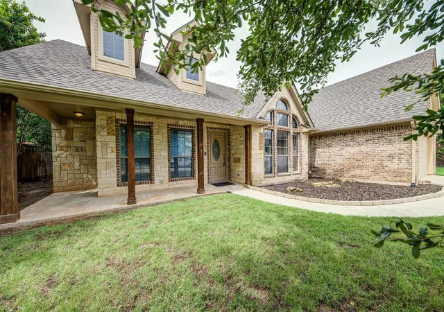 Photo 3 of Single family home for sale at 2105 Ridgewood Dr, Bridgeport, TX 76426 | MLS# 21310511 | Listing updated on 2026-09-11