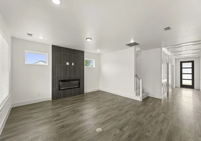 Photo 1 of Single family home for sale at 2520 Honor Ct, Sherman, TX 75092 | MLS# 21314215 | Listing updated on 2026-09-11