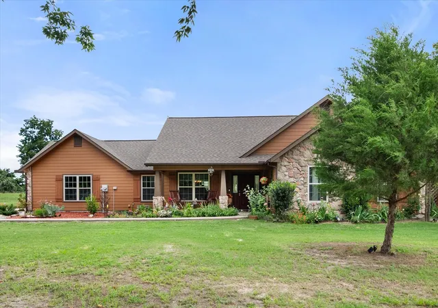 Photo 1 of Single family home for sale at 123 Clubhouse Dr, Corsicana, TX 75109 | MLS# 21314243 | Listing updated on 2026-07-30
