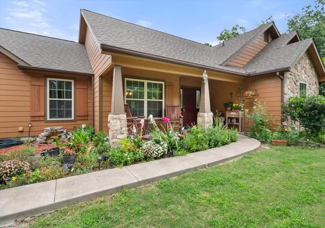 Photo 3 of Single family home for sale at 123 Clubhouse Dr, Corsicana, TX 75109 | MLS# 21314243 | Listing updated on 2026-09-30