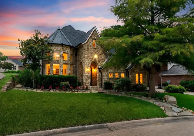 Photo 1 of Single family home for sale at 107 Sceptre Dr, Rockwall, TX 75032 | MLS# 21314046 | Listing updated on 2026-09-11