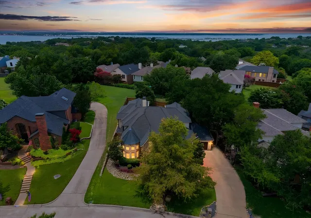 Photo 2 of Single family home for sale at 107 Sceptre Dr, Rockwall, TX 75032 | MLS# 21314046 | Listing updated on 2026-09-11