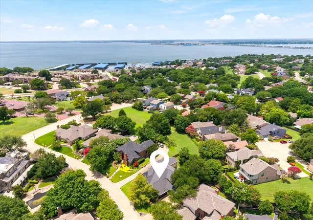 Photo 3 of Single family home for sale at 107 Sceptre Dr, Rockwall, TX 75032 | MLS# 21314046 | Listing updated on 2026-09-11